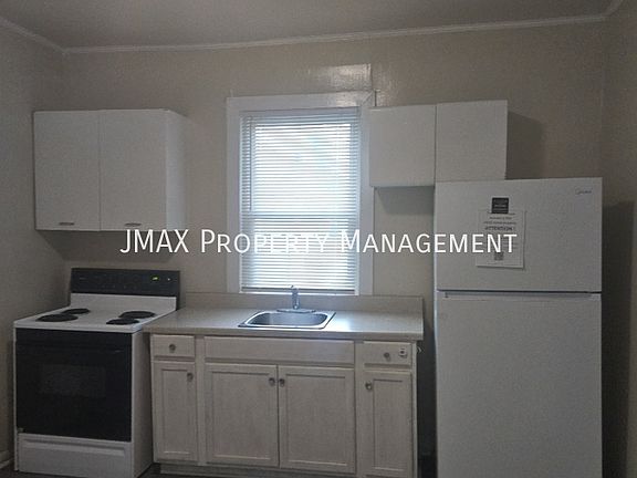4th image of 133 10 1/2 St SE Unit A