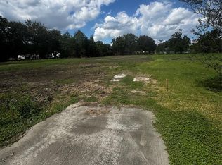 6113 Willis St, Groves, TX 77619