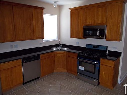3rd image of 7525 S Ridgeland Ave #2