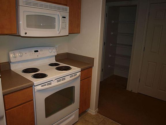 2nd image of 800 Riverview Dr #A19aa274d