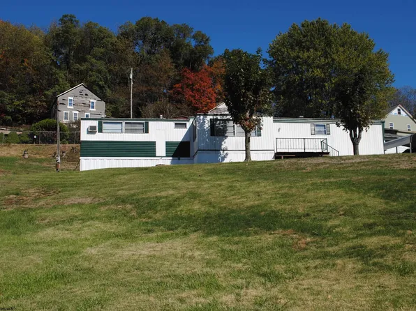 63 Holt St, Buckhannon, WV 26201