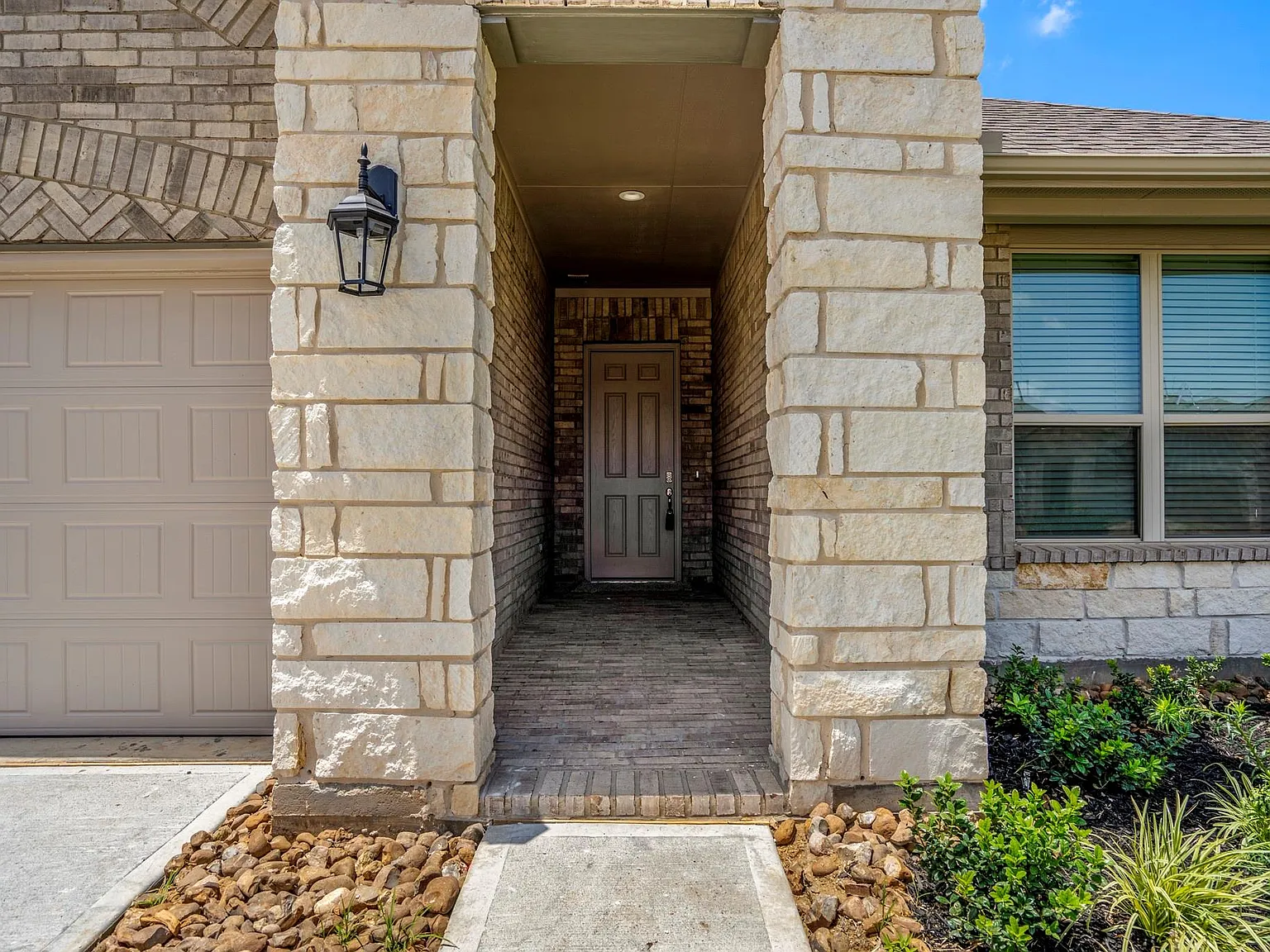 4 bed, 3.0 bath, 2039 sqft, $2,550 — Photo 4
