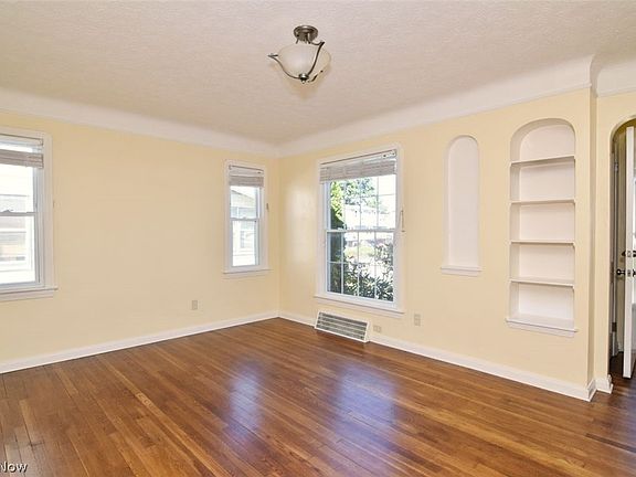 3rd image of 5011 Pershing Ave