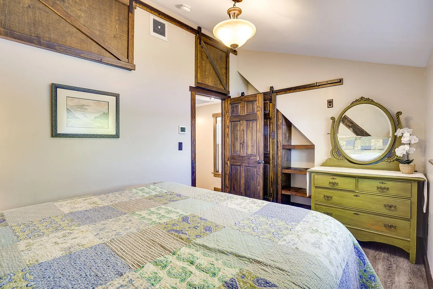 3 bed, 1.0 bath, 1194 sqft, $4,641 — Photo 4