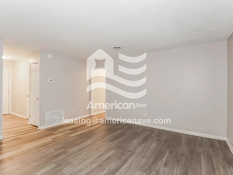 1516493_004_living_room_4.jpg