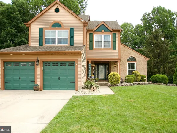 2 Lafayette Dr, Clementon, NJ 08021