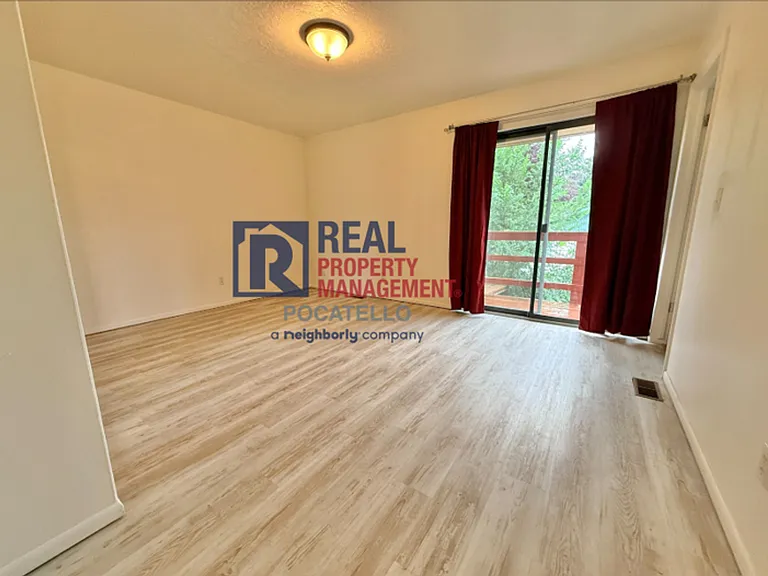 1750 Lancaster St — Photo 14