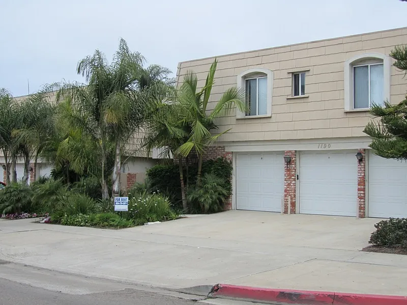 1180 Grand Ave