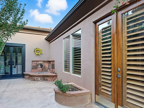 4th image of 126 N Painted Hills Dr