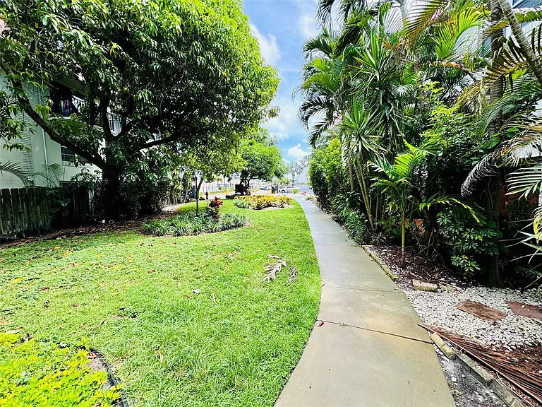 805 W Oakland Park Blvd #E5 — Photo 17