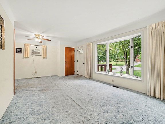 5th image of 1013 Wallen St