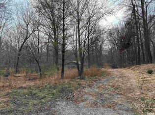 695 Falcon Rd, Carbondale, IL 62902