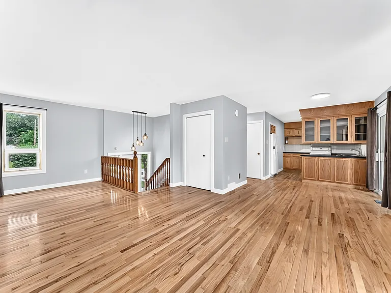 64 Riverton Ave — Photo 6