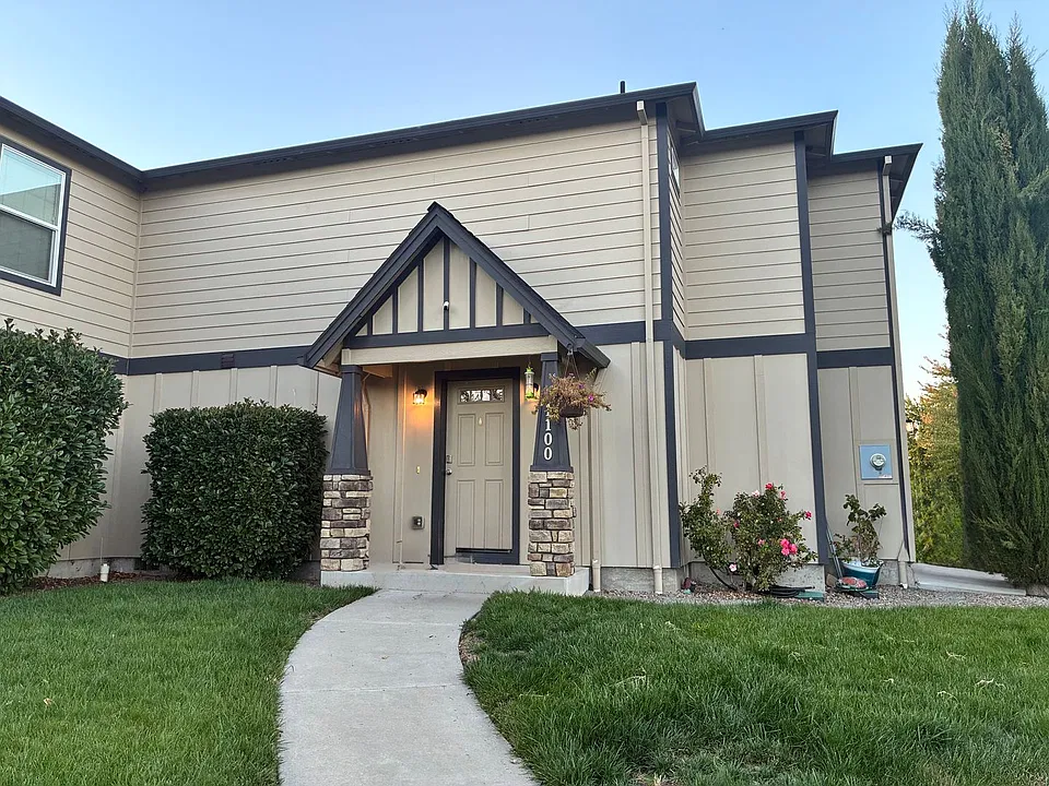 1100 Peachwood Ct