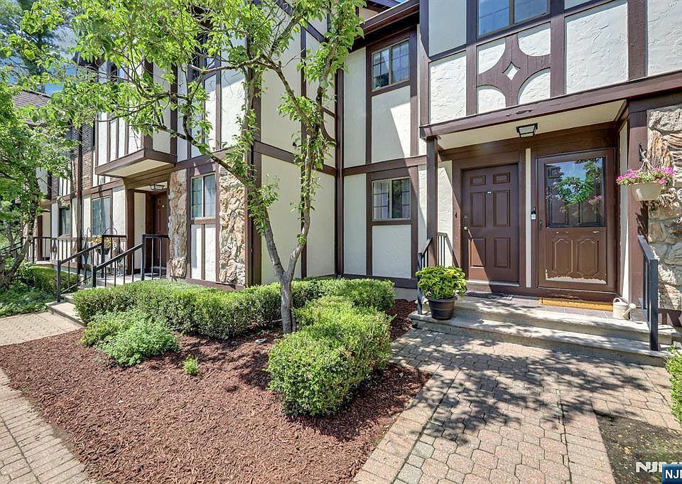 1st image of 505 Mark Twain Way