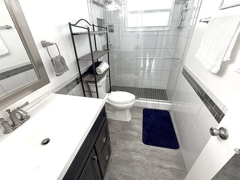 2555 NE 11th St #303 — Photo 5
