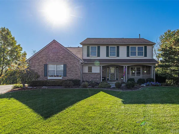 2328 Chestnut Cir, Lake Orion, MI 48360