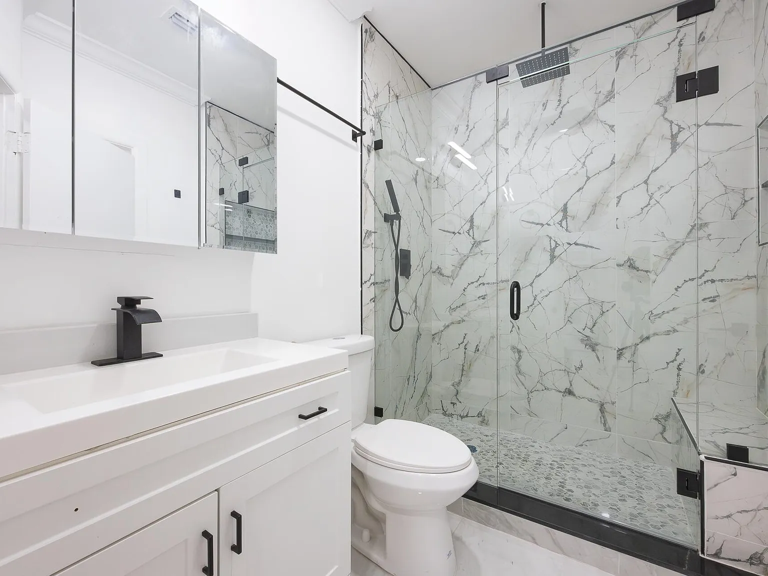 2 bed, 1.0 bath, 900 sqft, $2,350 — Photo 1
