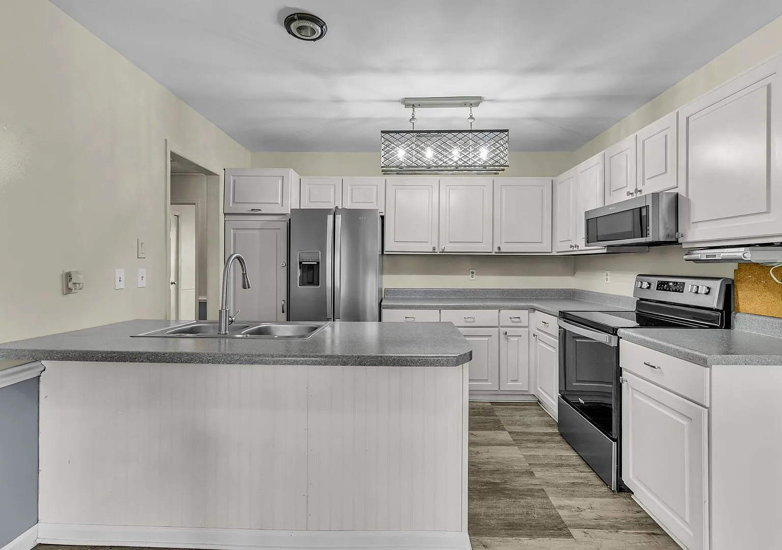 Convenient Summerville Living — Photo 1