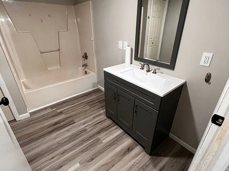 83 E Main St — Photo 10
