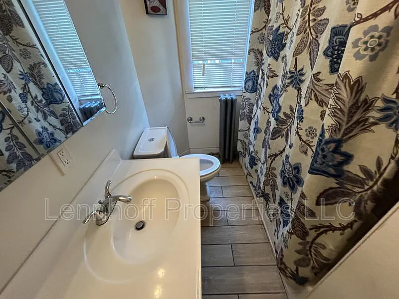 Studio, 1.0 bath, $1,100 — Photo 3