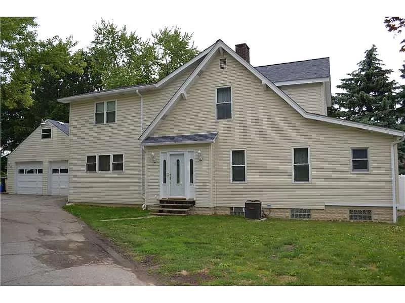 1220 Center Rd photo 1