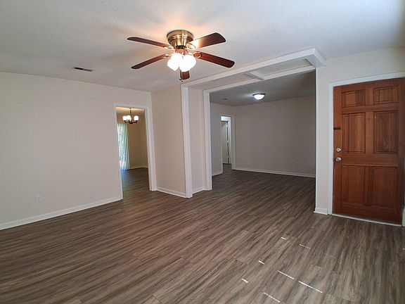 3rd image of 103 Robin St