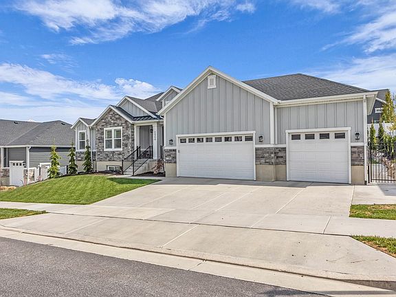3rd image of 2466 E Lone Hill Dr
