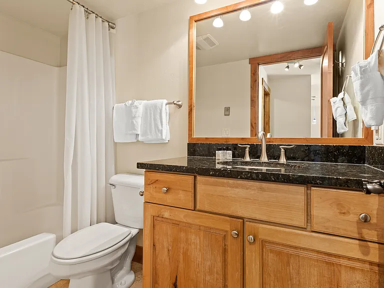 Bathroom | Sink | Toilet