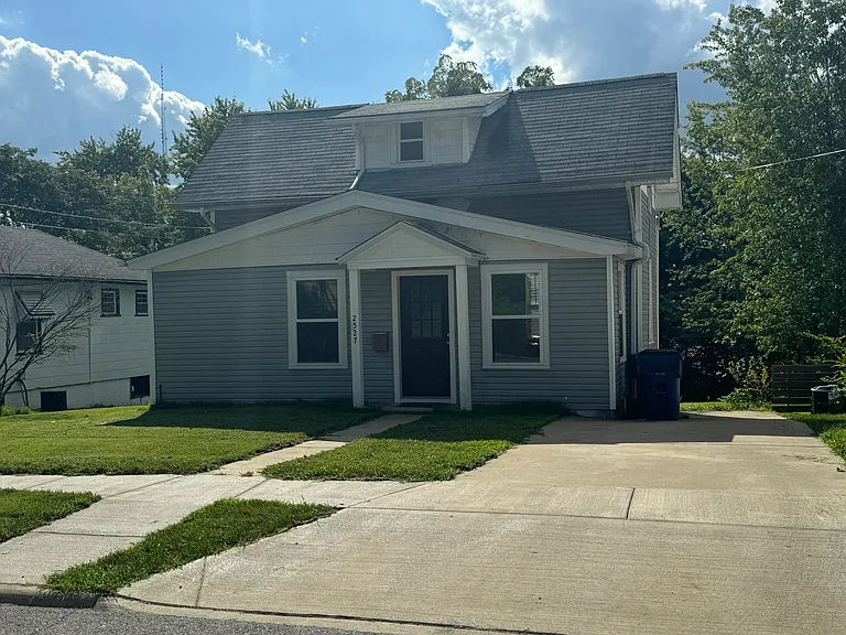 2527 Valley Ave — Photo 1