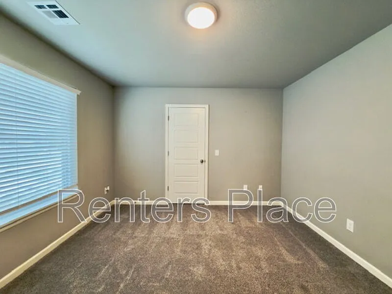 Building Photo - 13936 S Ironwood Pl E