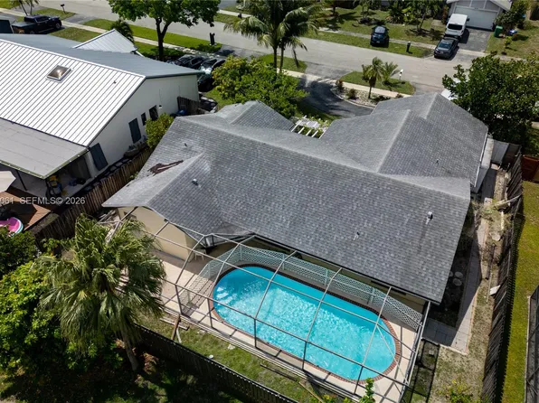8521 NW 53rd St, Lauderhill, FL 33351