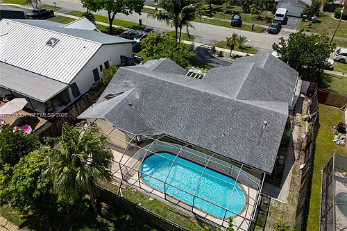 8521 NW 53rd St Photo 1