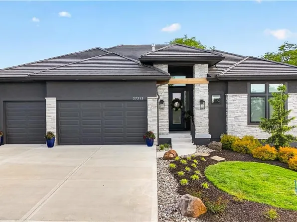 27253 W 100th Ter, Olathe, KS 66061