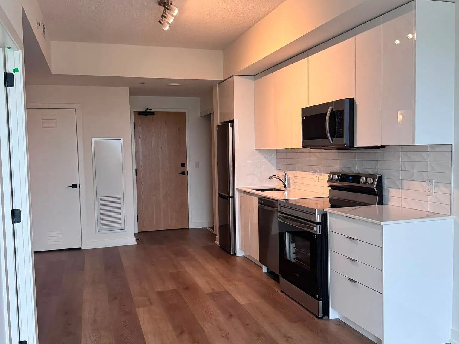 2 bed, $1,700 — Photo 2