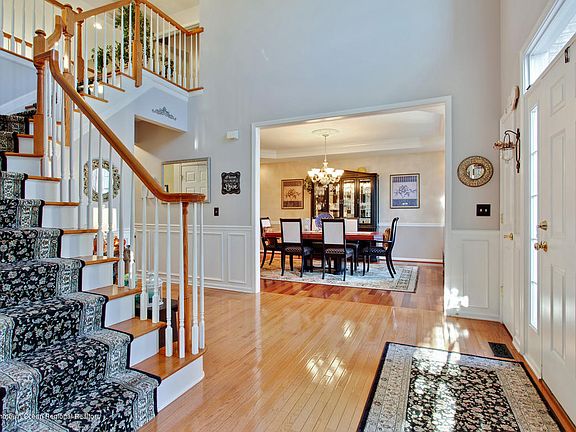 5th image of 459 Brentwood Ave
