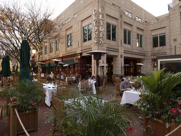 Wide variety of dining cuisine in local area