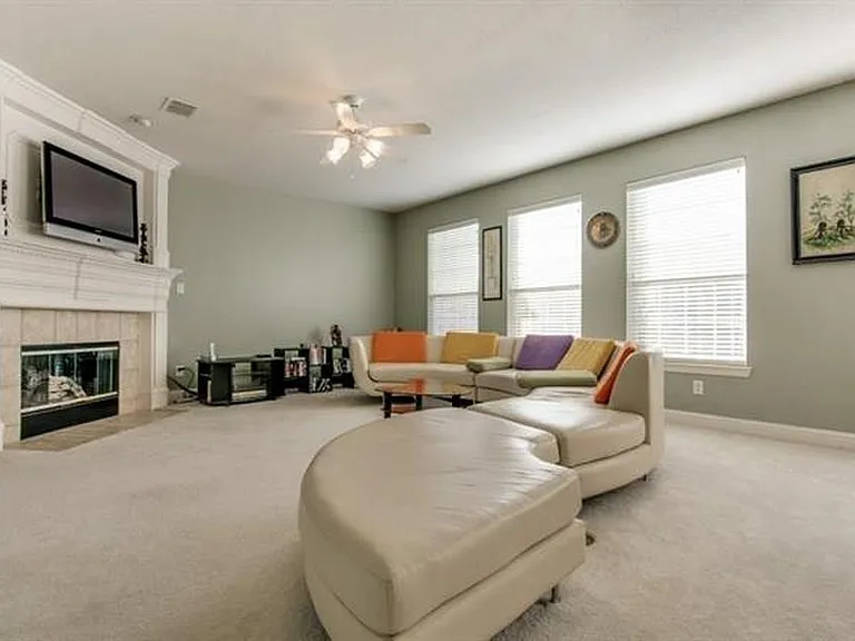 1016 Thorncliff Trl — Photo 13