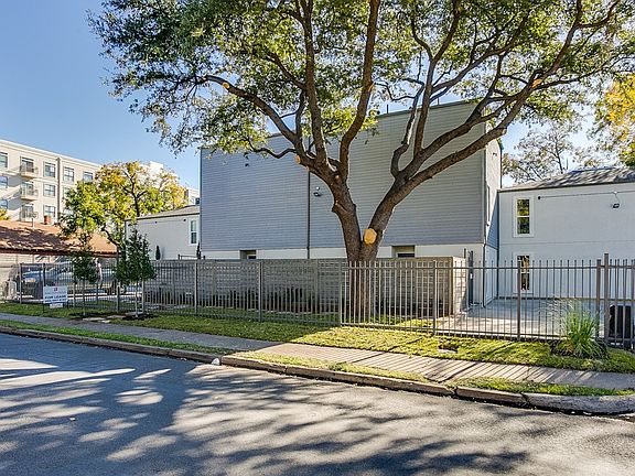 2nd image of 2902 Douglas Ave #202