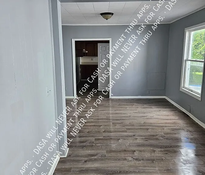 27 Locust St #LOWER — Photo 4