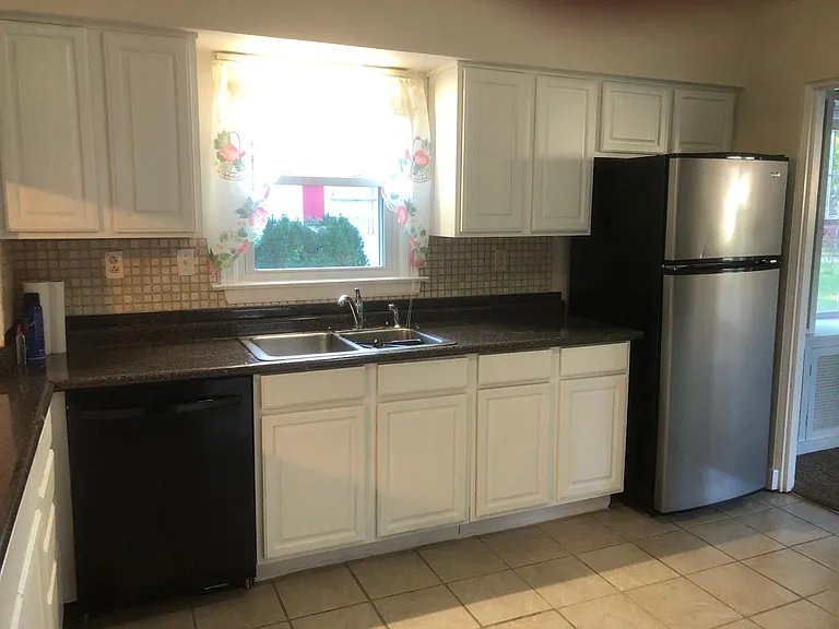 300 Heikes Ave — Photo 4