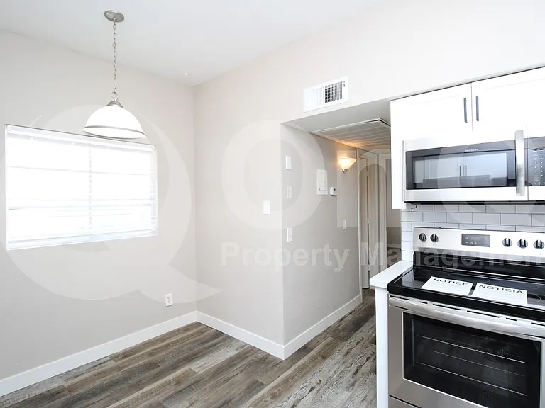 2807 E Paradise Ln #102 — Photo 4