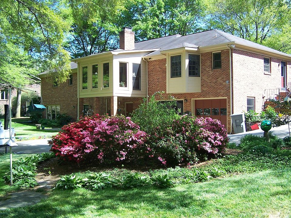 2nd image of 8900 Fallsdale Dr