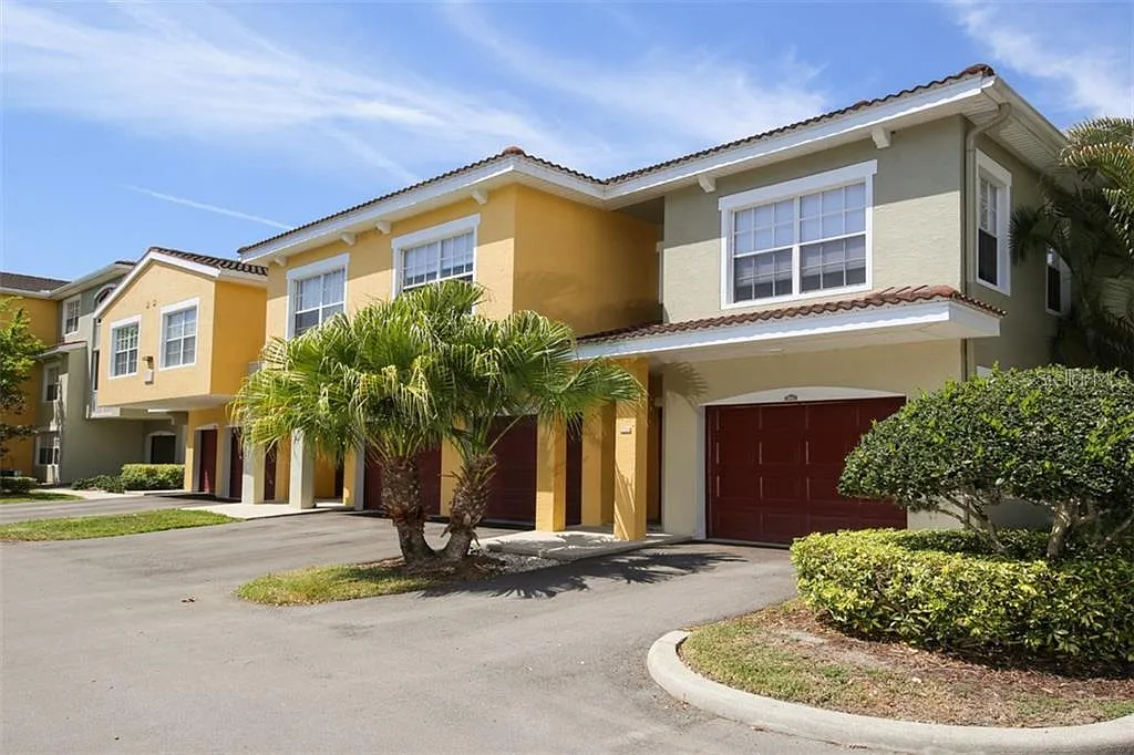 3 bed, 1395 sqft, $2,100 — Photo 1