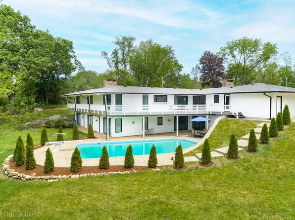 312 Ridge Rd, Barrington, IL 60010