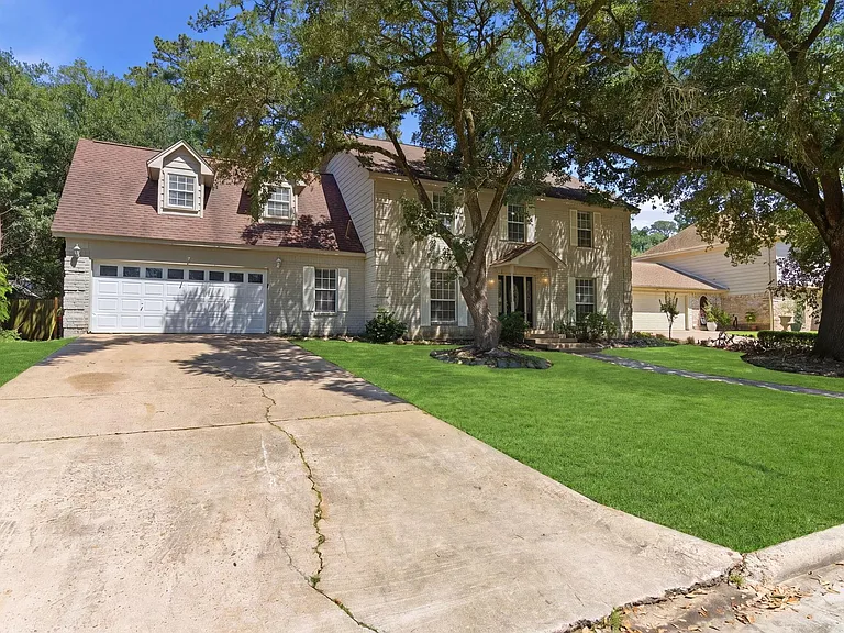 1122 Tigris Ln — Photo 3