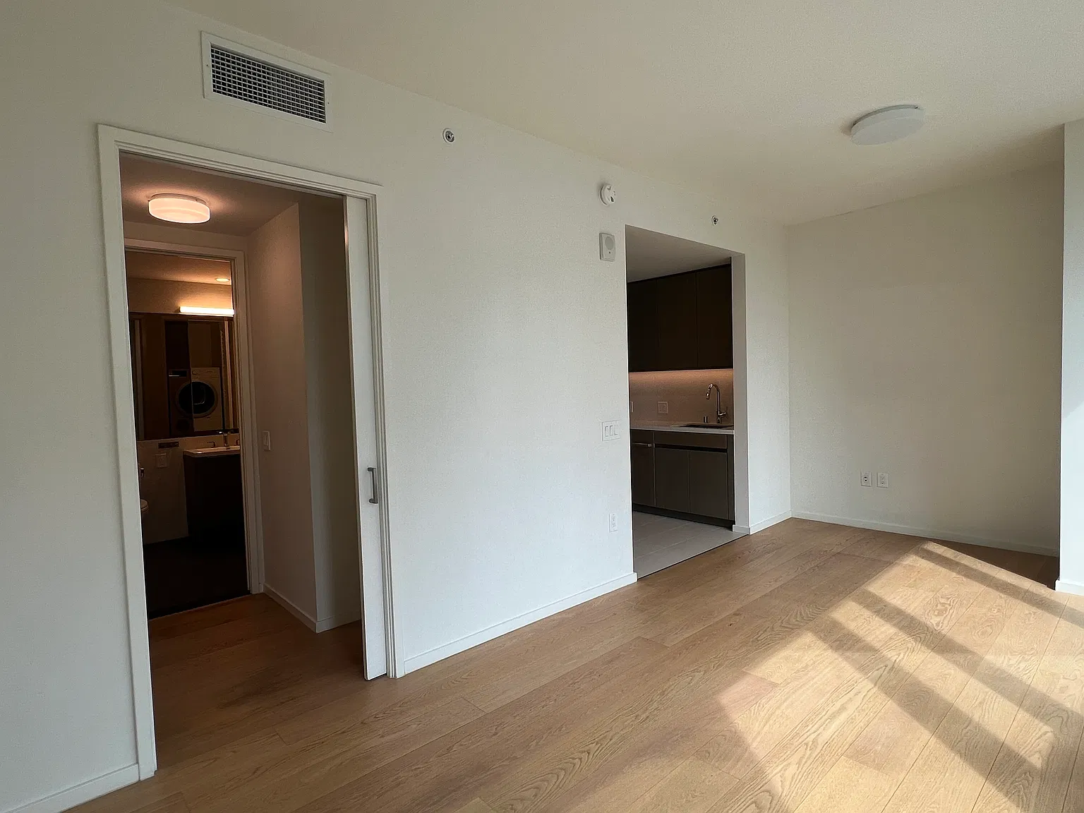 Studio, 480 sqft, $2,500 — Photo 3