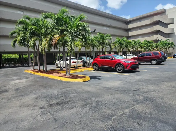 802 NW 87th Ave APT 312, Miami, FL 33172