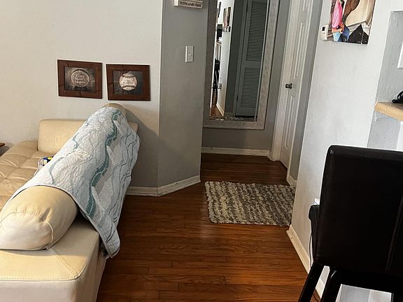 3rd image of 1000 W Horatio St APT 104