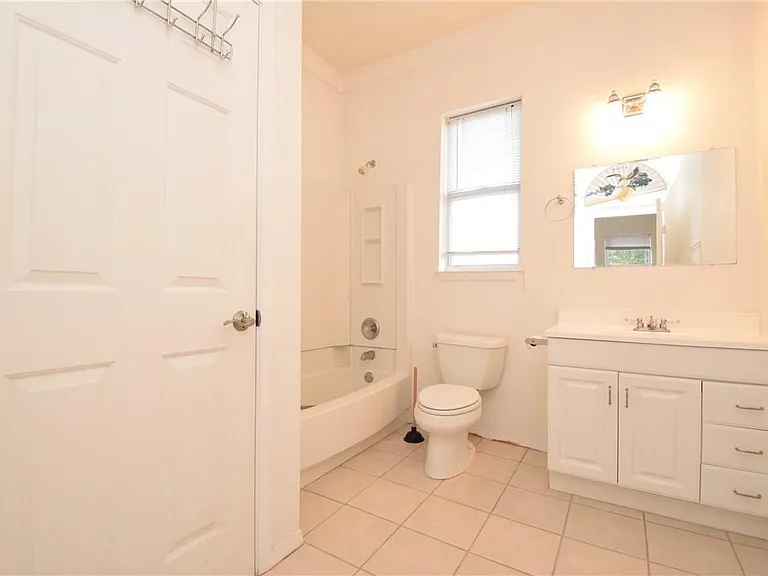 2102 Greenwood Ave #B — Photo 10